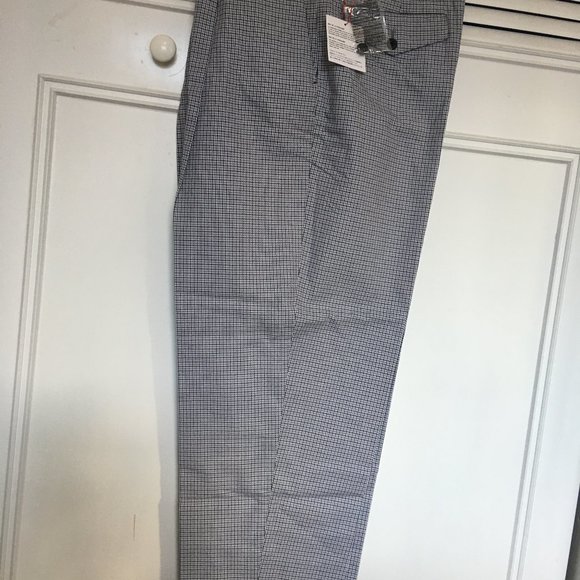 3 for $30 Uniqlo Women cotton tucked tapered pants - Picture 2 of 5